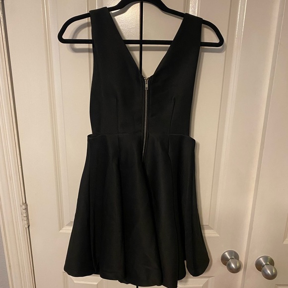 Black banquet dress - Picture 3 of 4